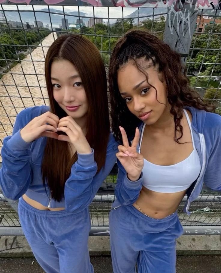 People going to Summer Sonic please bless us with some MOONZ content 🫠