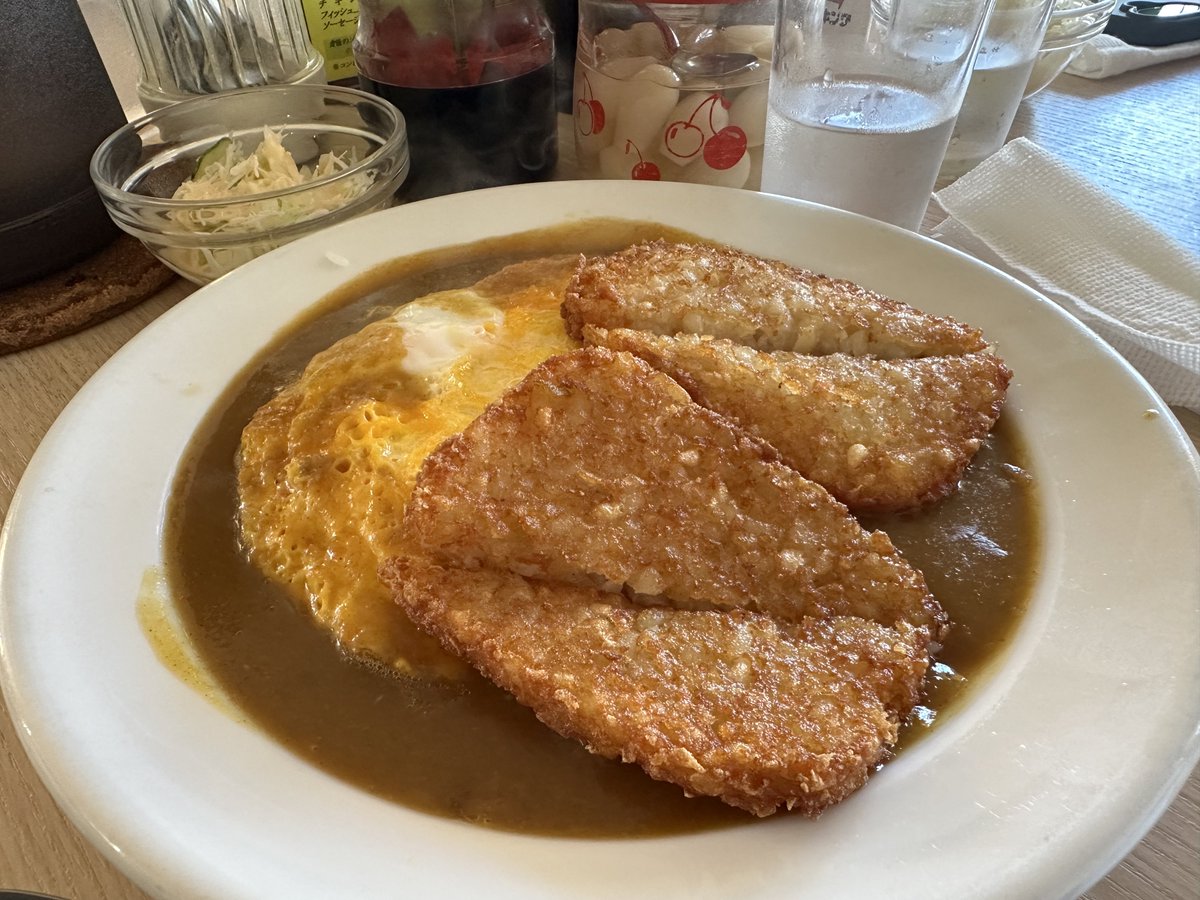 taka_y_nb's tweet photo. 行ってきたよ🥰
オムカレー、ハッシュドポテトのせ✨
少しスパイシーで美味しかったぁ♥️

雄大くん、サインも書いたんだね🤭
オムカレーラブ♡

#カレーショップキング https://t.co/dJnyzu5J8N