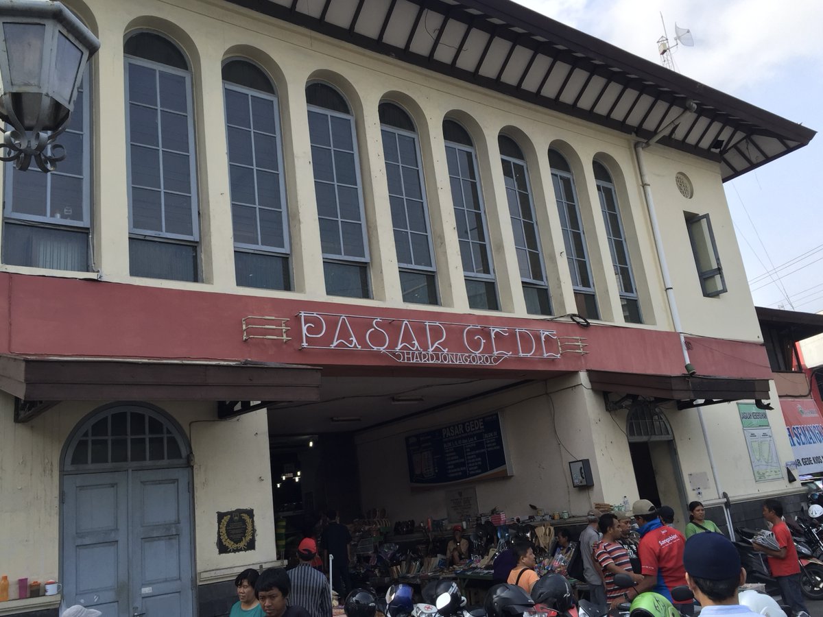 【インドネシア音楽の「大きな博物館」ロカナンタ】

中部ジャワの古都ソロに、時が止まったかのような建物が佇んでいる。
それは「ロカナンタ」♪
1956年にインドネシア国立放送局（RRI）が設立したインドネシア初の国営レコード会社です。