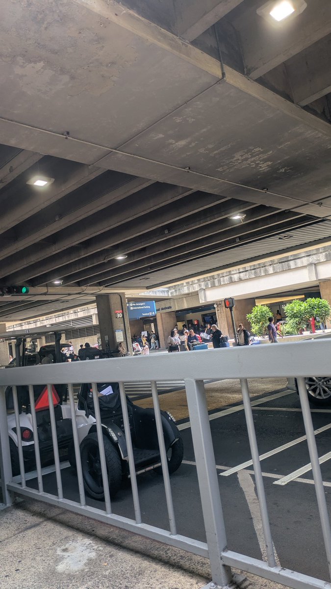 ハワイ1日目！！
体調不良であまり外は出られなかったけど空気が気持ちいい！！