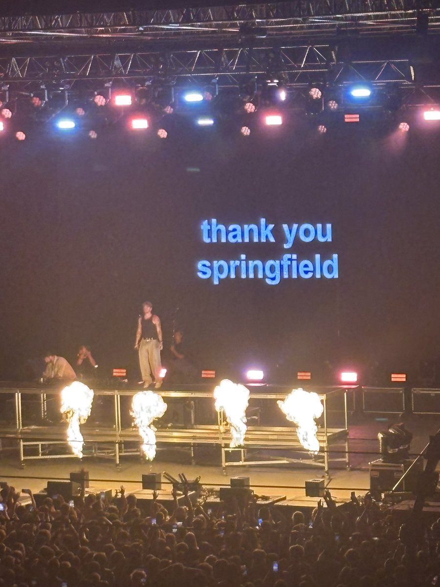 kdejaynes13's tweet photo. @TheChainsmokers Thank you Drew and Alex for the BEST time in Springfield. So much love to you two. ❤️
(Also, whoever let Alex have the keyboard, thank you. It was the best.) https://t.co/AwyuC8BnjP