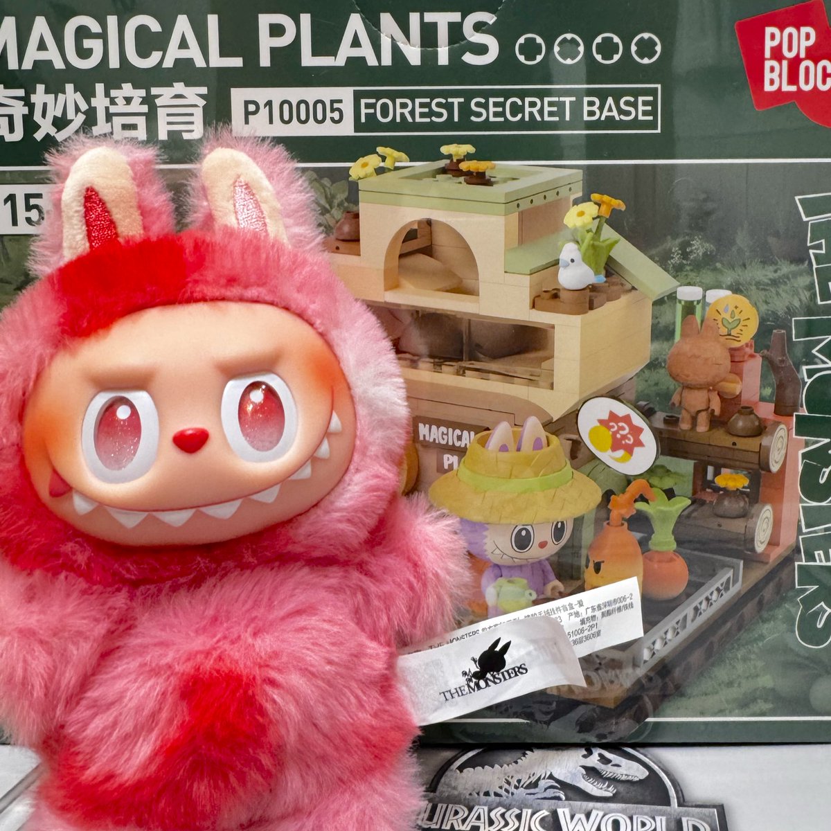 ラブブのレゴみたいの作るかな✨ これPOPMARTに置いてあって誰も見向き