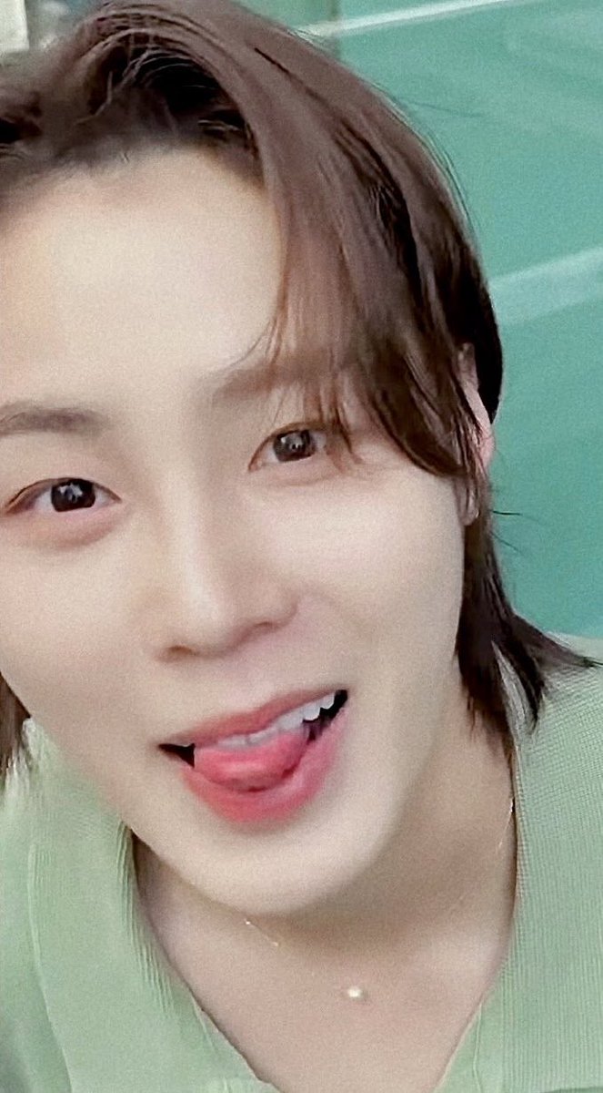 ha__cloud__'s tweet photo. 야 하성운 https://t.co/eCGRi3yyse