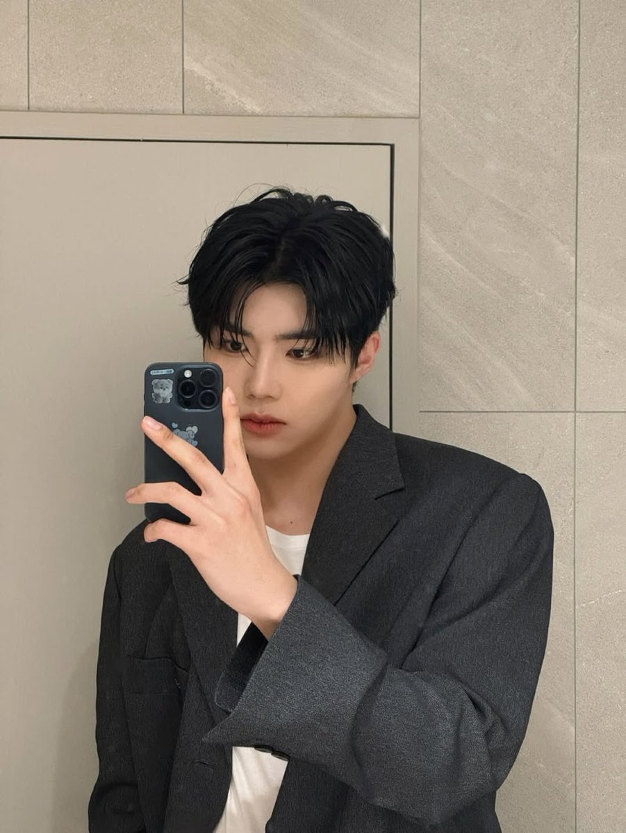 ZB1_GUNWOOK's tweet photo. 🖤🤍

#제로베이스원 #ZEROBASEONE #ZB1 #박건욱 #PARKGUNWOOK #건욱 #パクゴヌク #朴乾旭 https://t.co/yNEhgO3FYb