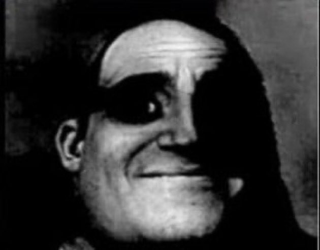 phomunism's tweet image. Being an Iris stan online while the flash was airing: