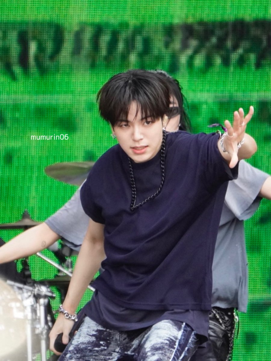 mumurin06's tweet photo. 250816 SUMMER SONIC

재혁이 오늘 각성했어...

#트레저 #TREASURE #윤재혁
#YOONJAEHYUK #ジェヒョク https://t.co/kd1RD6Vcvu