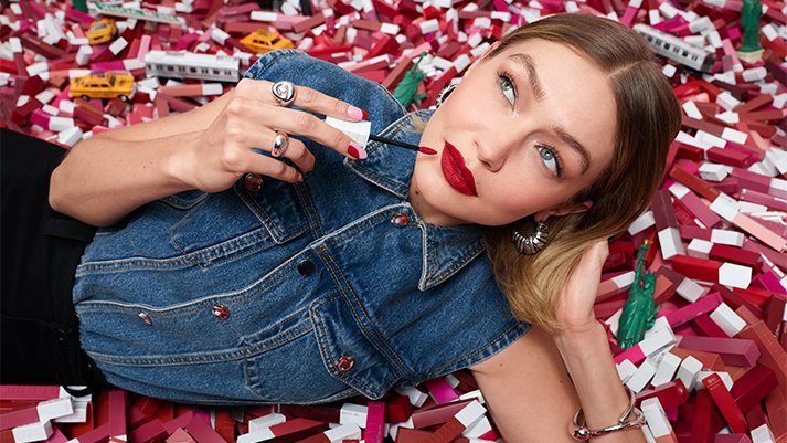 💄Maybe it's Maybelline 💋 › <a href="/maybelline_RP/">Maybelline ᴿᴾ</a> › #MaybellineRP › #RPNationalLipstickDay

Nefertary Aksoy (<a href="/NefertaryDyath/">𝑵𝒆𝒇𝒚 ♡</a>) is living the dream, swimming in a pool of our favorite lippies, the best setup for a game-winning shot!