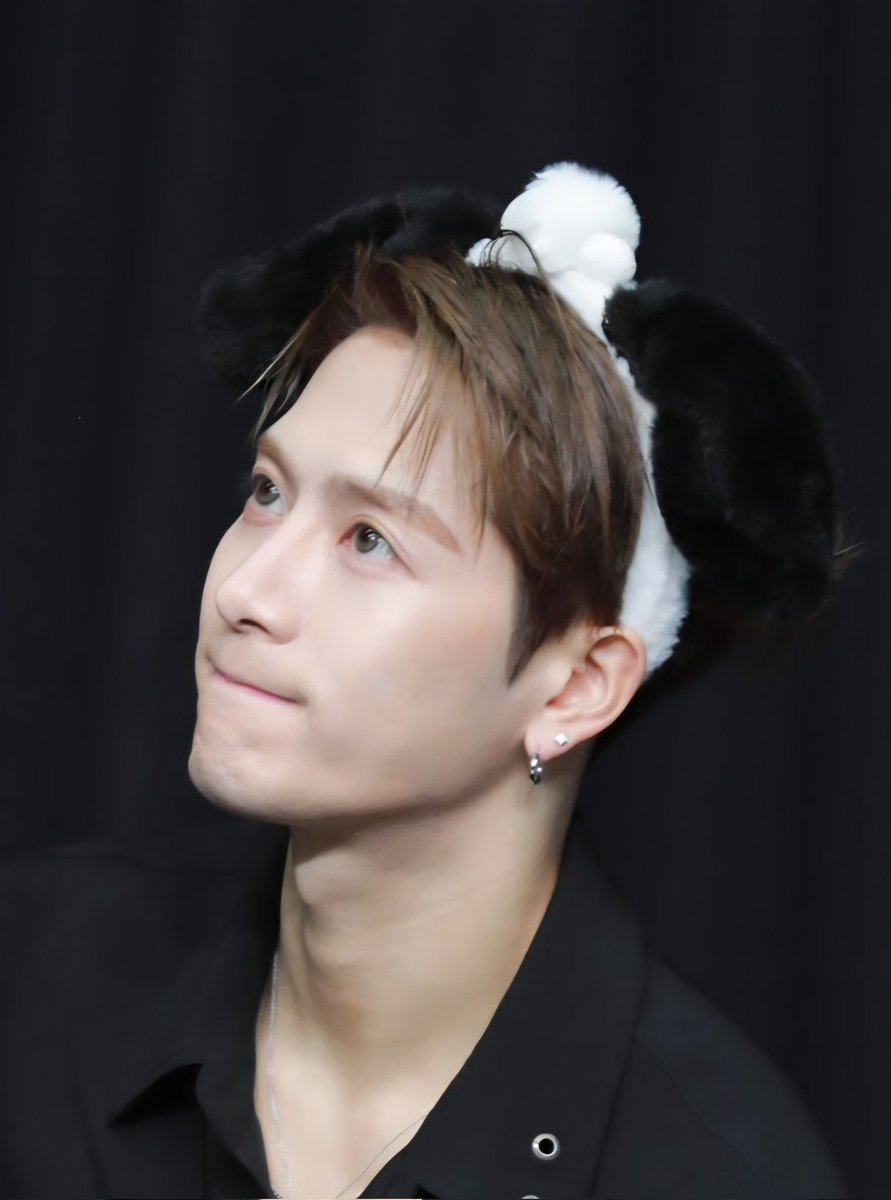 ZawlaoWang2505's tweet photo. @teamwangofcl @JacksonWang852
Get well soon, my talented one. Take care of your health. I'm worried. I'm always worried.#GetWellSoonJackson https://t.co/7YKti8KK7r
