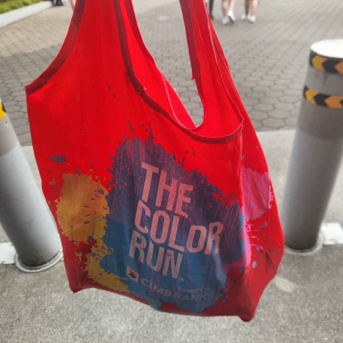 hi im giving out fansupport in kallang wave mall! pls come take~
#EASY_CRAZY_HOT_IN_SINGAPORE
#LESSERAFIMinSG