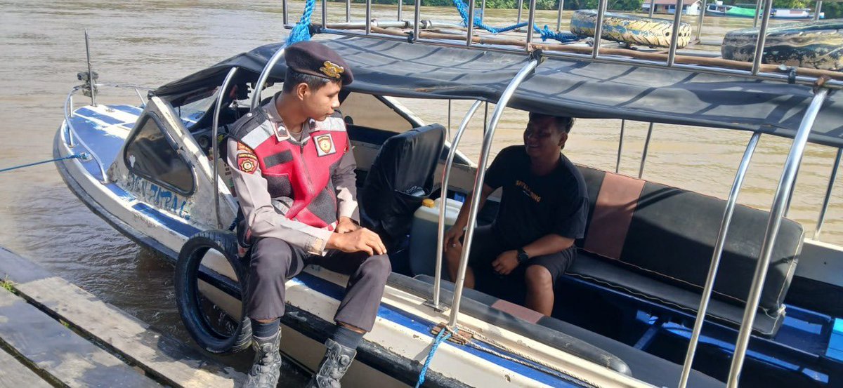 Poldakaltim's tweet photo. Patroli Dialogis Sat Samapta Polres Mahulu, Wujudkan Keamanan di Tiga Kampung

#divhumaspolri #Poldakaltim #kaltim #Polriuntukmasyarakat https://t.co/3FamkRVkKl
