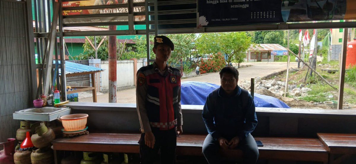 Poldakaltim's tweet photo. Patroli Dialogis Sat Samapta Polres Mahulu, Wujudkan Keamanan di Tiga Kampung

#divhumaspolri #Poldakaltim #kaltim #Polriuntukmasyarakat https://t.co/3FamkRVkKl