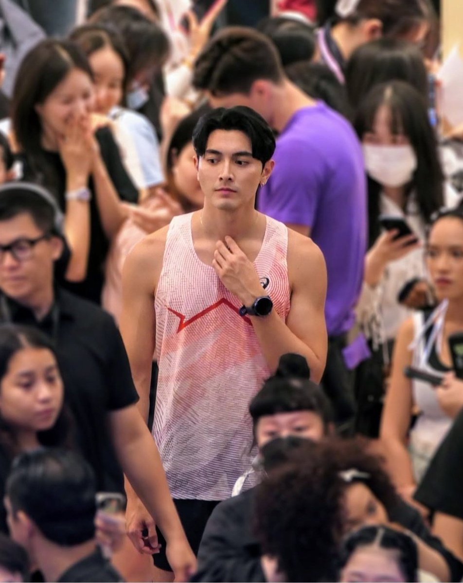 nnningning_xoxo's tweet photo. ท่ามกลางผู้คนหลากหลาย but baby you look so shine🥰💕✨
#pon_nawasch #ภณณวัสน์
#ASICSGardenOfMotion #ASICSTH https://t.co/hwOilbBGS1