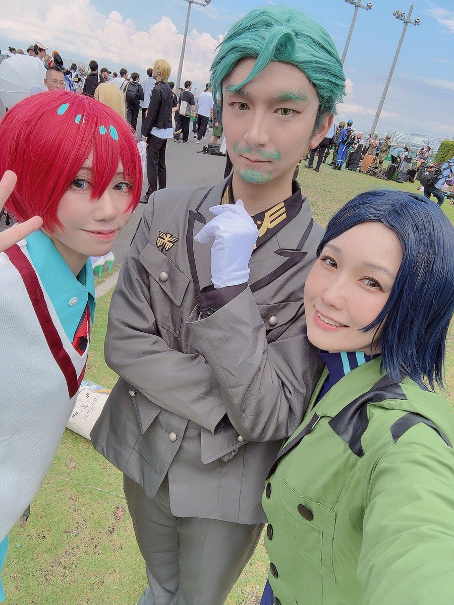 lili_no2's tweet photo. コモリンで東8の外におります〜！！
シャリアさんいたー！❣️❣️

#C106コスプレ 
#C106_cos
#ままcos https://t.co/pD3fl1BUFW