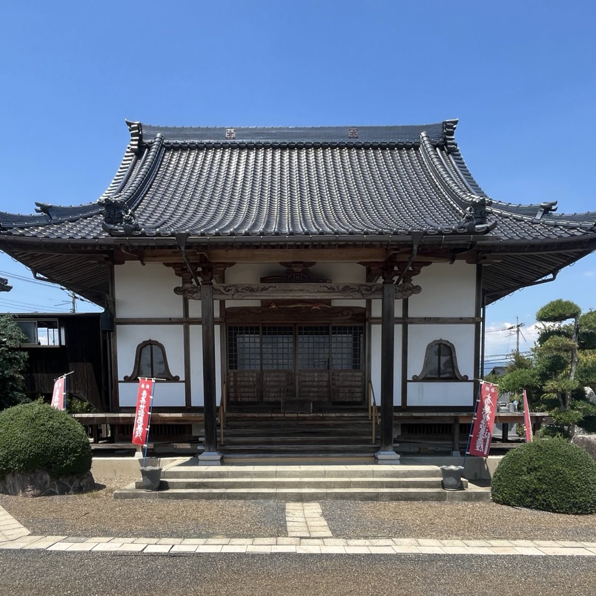 ◆経王寺　-岡山県津山市-
2025年8月 参拝

数年ぶりにお伺いした日蓮宗の経王寺さま🙏🏻
現在、御首題は基本書き置きのみでの対応をされているそうです😔
今回は御首題帳をお預けしての直書きで拝受🌻
お盆前のお忙しい中、直書きのご対応いただき感謝感謝です🙇🏻‍♂️✨

#経王寺 #岡山の御朱印 #御首題