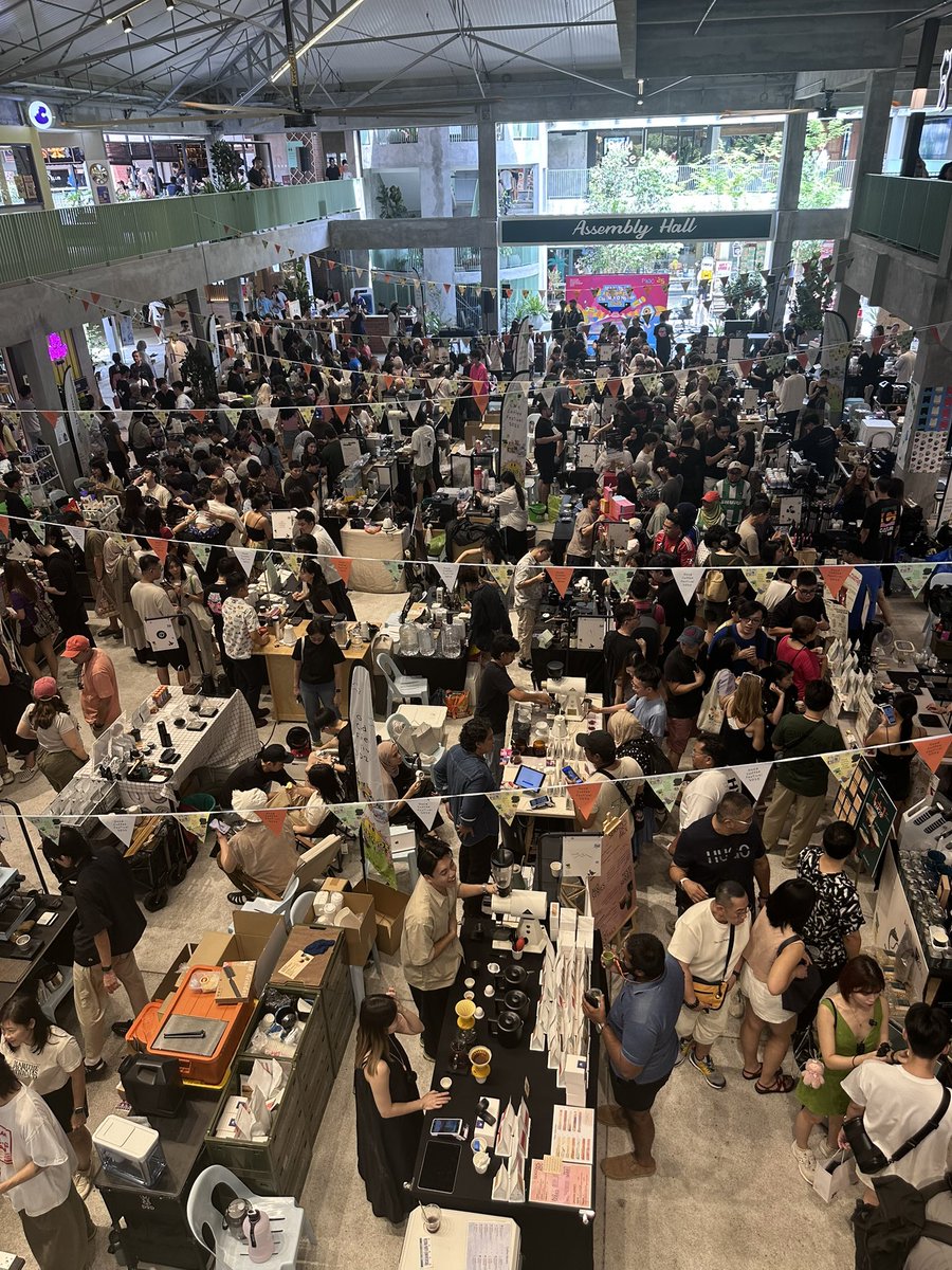 Teramat ramai. Memang rambang mata tengok pelbagai jenis beans.

That’s the beauty dalam perkopian ni. Pelbagai taste notes, ni baru local roasteries dan beberapa international.

Balik ni nak list semua roastery yang join dalam petakopi.

Good Coffee Festival 🫡