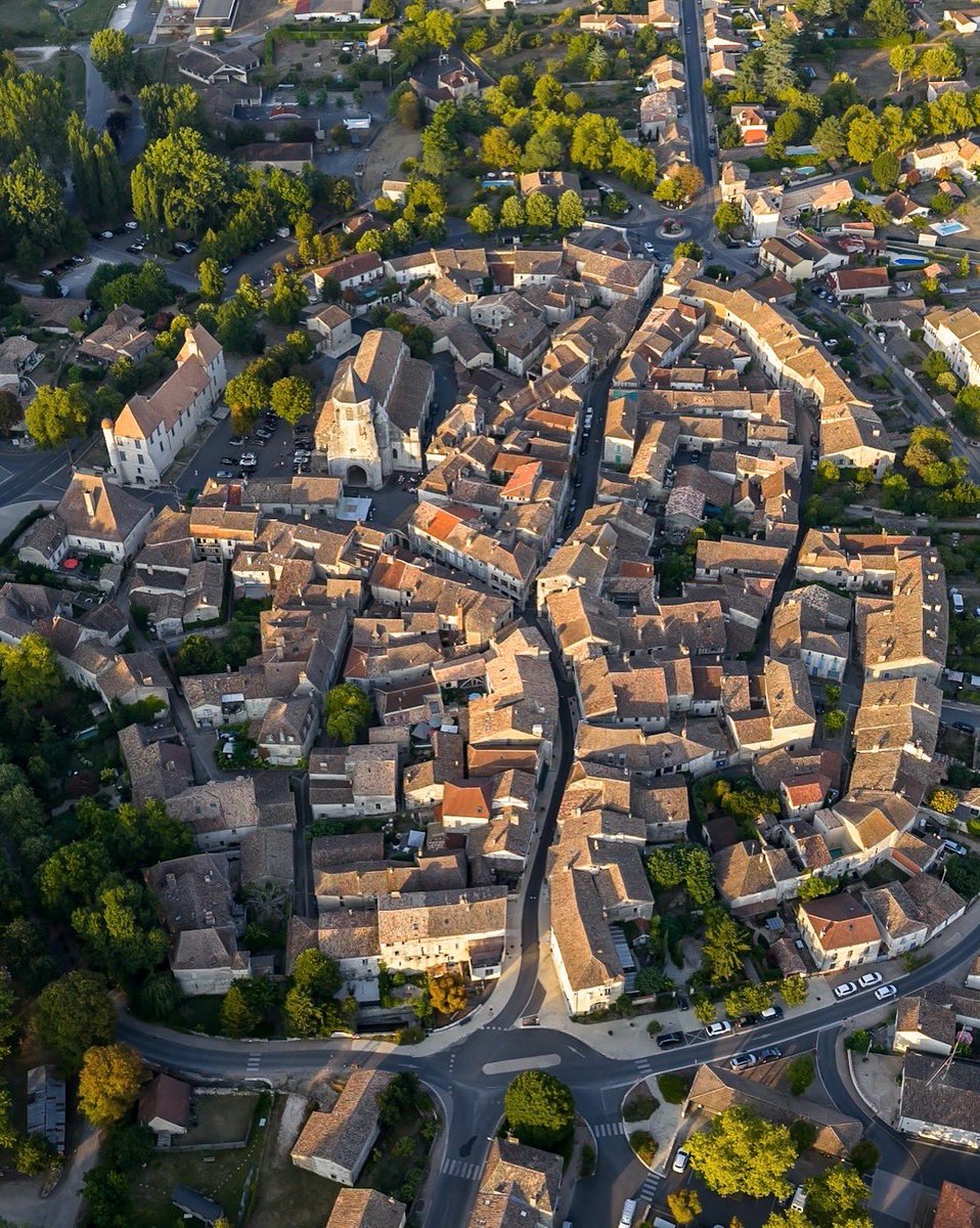 hdlfrance's tweet photo. Le merveilleux village d’Issigeac au cœur du Périgord pourpre. https://t.co/vuxMR5pZnq