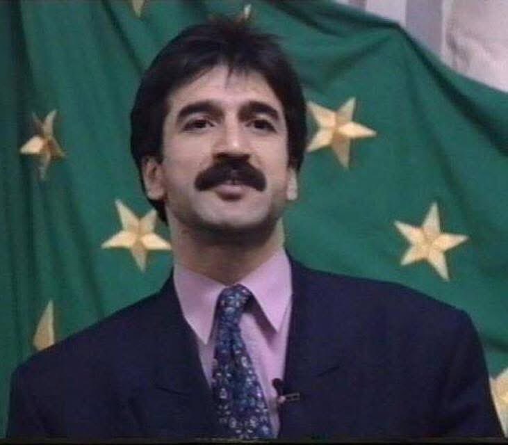 Tarihci1864's tweet image. "Alaca bir gecenin şafağında
uykusuz mahmur gözlerimizle
düşünüyorsak hala ne yapacağımızı
hala soru işaretleri varsa kafamızda
yoksulluktur bizimkisi
düşün yoksulluğudur.”
(Sönmez BAYKAN)