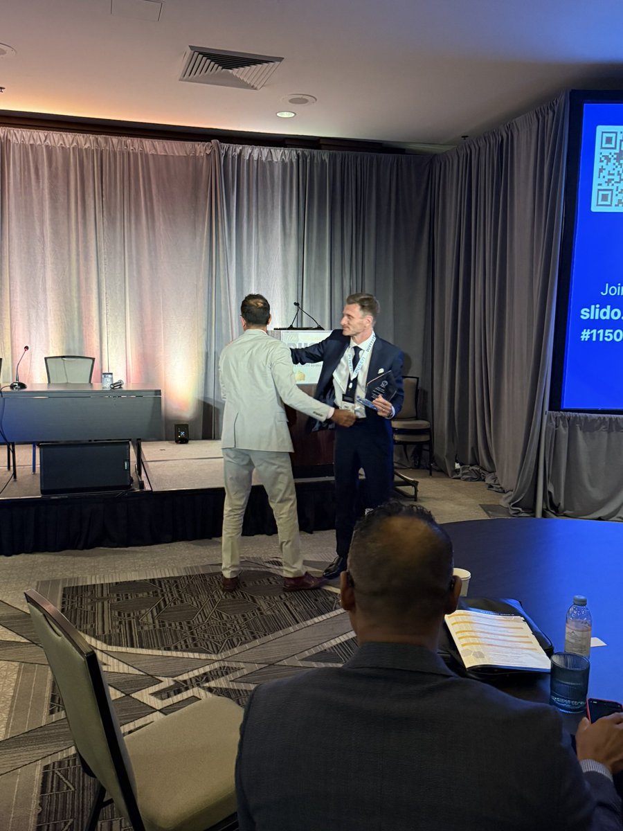 Carlos mtz-arroyo tweet media