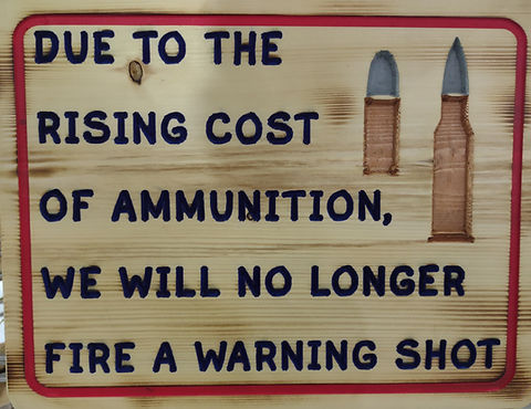 La propiedad privada y el derecho a la legítima defensa son sagrados en los Estados Unidos de América.  Cartel muy popular que se ha convertido en lema, reproducido en gorras, camisetas, llaveros y demás merchandising.
#USA