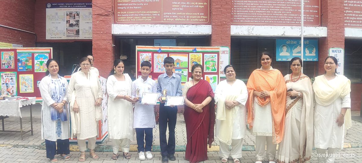 39Gmsss's tweet photo. The Prize Distribution Ceremony for achievements in the field of Science and Innovation is organized to honor and encourage the young minds who have showcased their talent, creativity, and dedication in various scientific pursuits. #scifi #InnovationForAll https://t.co/8Ols3GQN0y