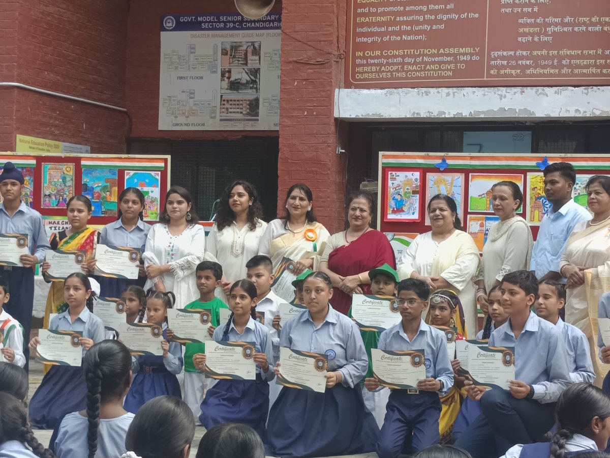 39Gmsss's tweet photo. The Prize Distribution Ceremony for achievements in the field of Science and Innovation is organized to honor and encourage the young minds who have showcased their talent, creativity, and dedication in various scientific pursuits. #scifi #InnovationForAll https://t.co/8Ols3GQN0y