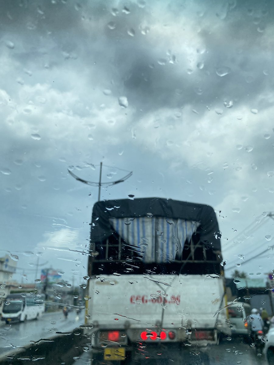 Chủ nhật mưa thì làm gì bây giờ