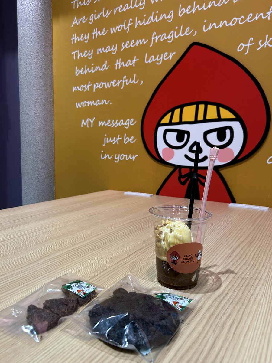 ikasumitakoyaki's tweet photo. アフォガードとまっくろくろこを買ったらラフロイグクッキーの試食をくれた
以前も食べたがラフロイグ感アップしててうまし!
#BLACSHEEP https://t.co/0xpE5icJjA