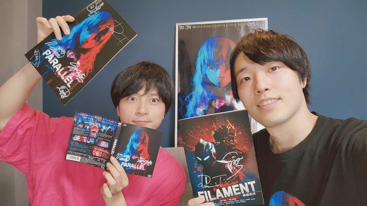#映画PARALLEL 大阪イベント
本日から2日間開催中です‼️

Blu-rayにサインを書きに来てくれた
芳村くんと一緒にリモート舞台挨拶🙌

この後も登壇してもらいます‼️

[劇場]
MATERIAL tanimachi(<a href="/MTanimachi/">MATERIALタニマチ@8月末で一般営業は終了させていただきます</a>)

直筆サイン入りBlu-rayは
8/30(土)18:30～1日限定上映
#シアターセブン さんで販売です🔥