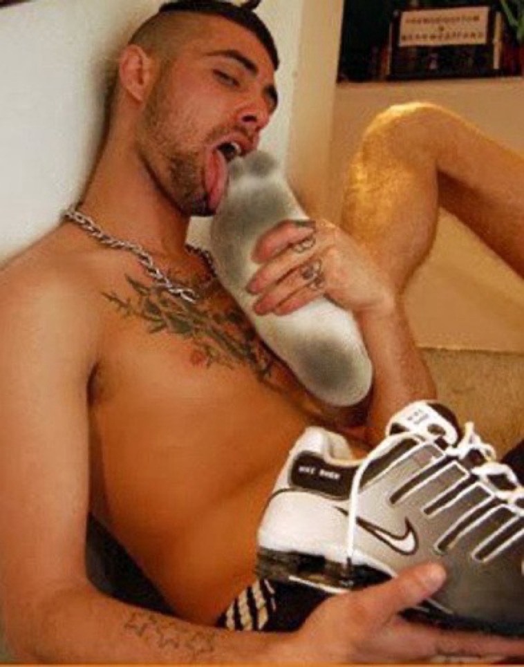 Gay Sneakers (@sneakersgay) on Twitter photo 