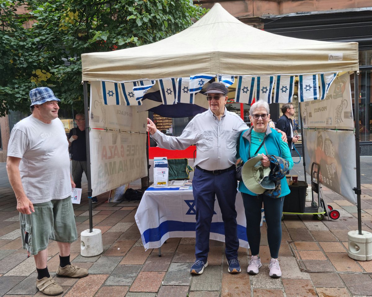 The stall is open for another day of peace advocacy. Two of the first visitors were Rick and Sharon from Minnesota.

#AmYisraelChai 
#StandWithIsrael 
#BringThemHome