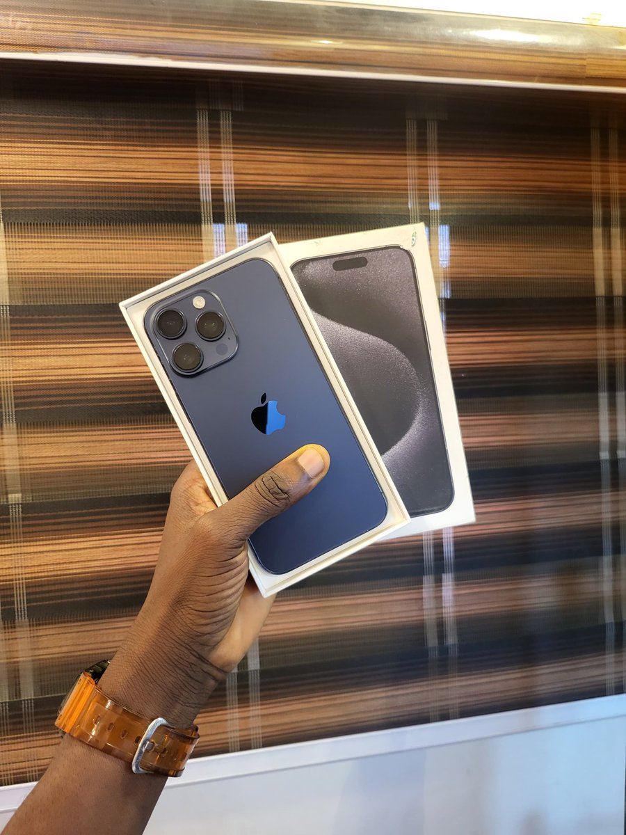 GeesGadgets's tweet image. 🇺🇸 open box iPhone 15 pro max 256GB eSIM locked #750,000