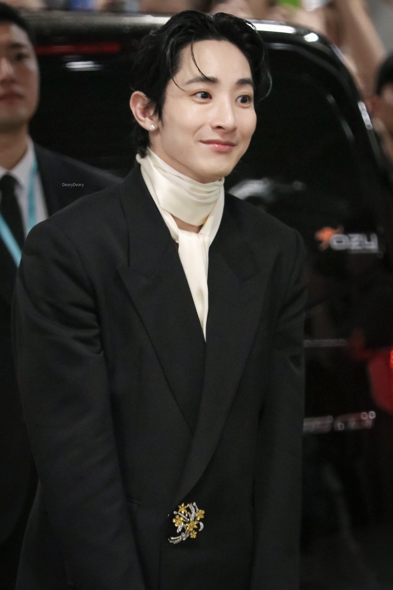 DearyDearyy's tweet photo. น่ารักมากทักทายทุกมุม เขยไทยที่แท้ทรู🥺🥹🫶

#LeeSooHyuk #이수혁 #อีซูฮยอก 
#WeiboCulturalExchangeNightLineup
#WeiboCulturalExchangeNight2025 https://t.co/Smswtrg15J