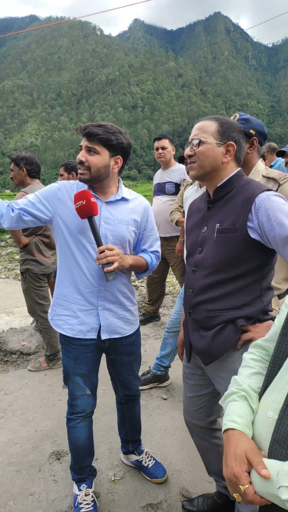Chandan Prakash Bhardwaj (@chandn_bhardwaj) on Twitter photo Interacted with <a href="/dm_uttarkashi/">DM Uttarkashi</a> Prashant Arya . Officer on ground since #DharaliDisaster briefed us about ongoing evacuation operations and challenges in it . <a href="/DiprUttarkashi/">DIPR Uttarkashi</a> <a href="/DIPR_UK/">Uttarakhand DIPR</a> Interacted with <a href="/dm_uttarkashi/">DM Uttarkashi</a> Prashant Arya . Officer on ground since #DharaliDisaster briefed us about ongoing evacuation operations and challenges in it . <a href="/DiprUttarkashi/">DIPR Uttarkashi</a> <a href="/DIPR_UK/">Uttarakhand DIPR</a>