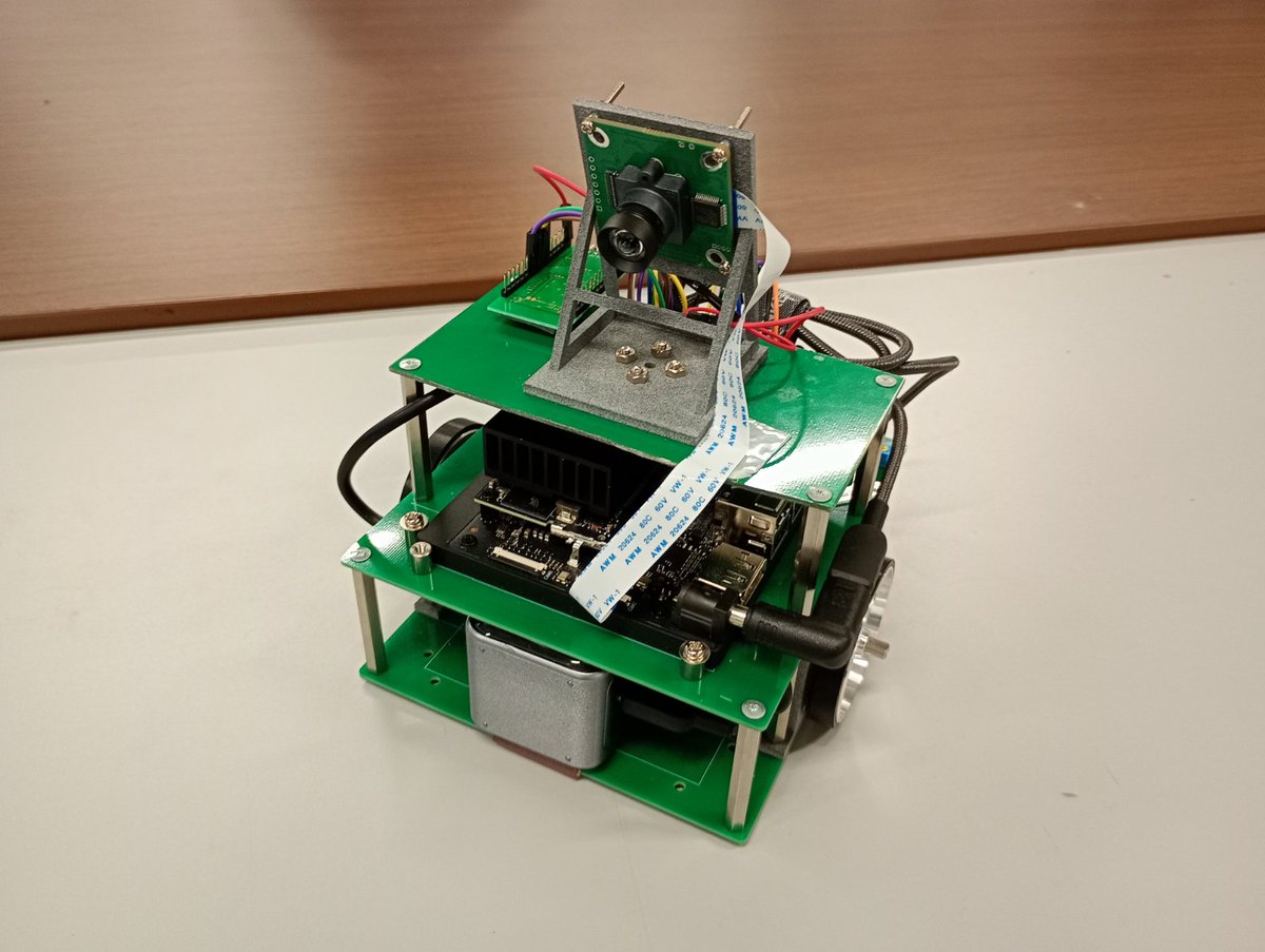 PAGbeta's tweet photo. 新作です。カメラとJetsonで何ができるのかを模索するために製作しました。reRo杯では残念ながら走っている姿をお見せできませんでしたが、ゆっくりであればライントレースできるようになりました。 https://t.co/BHkOQyRvHn