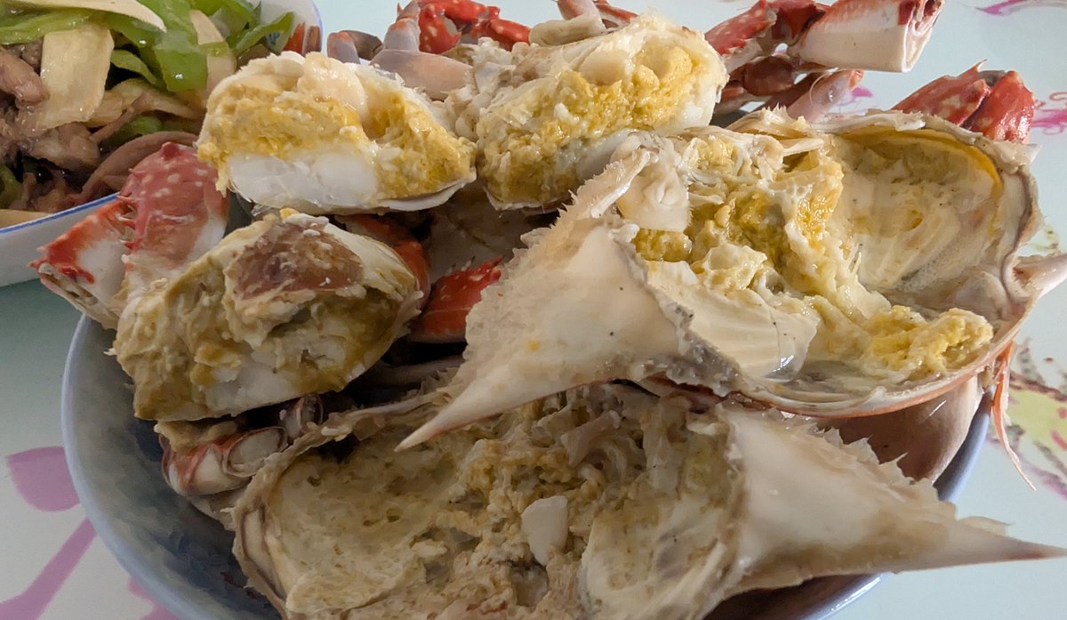 最近蟹是肥的，35一斤，不大，但肥。