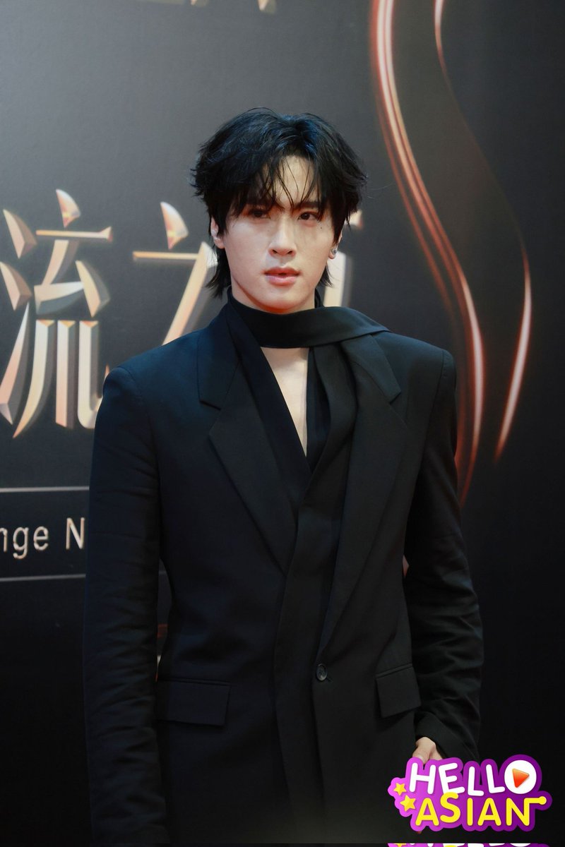 Hello_asian's tweet photo. กรี๊ดดังมากกกกกก กับการปรากฏตัว ของ #จ่านเซวียน บนพรมแดงในงาน Weibo Cultural Exchange Night 2025

#WeiboCulturalExchangeNight2025
#WeiboGala2025
#Zhanxuan https://t.co/yq0GIk4C1o