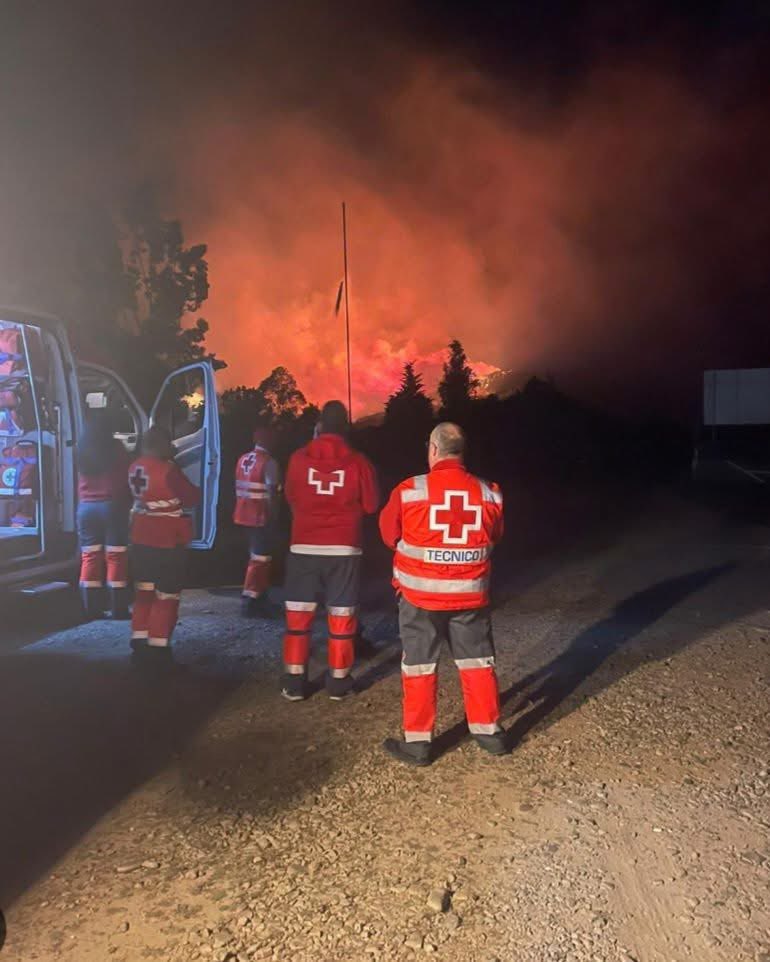 loganalf86's tweet photo. @DidakosVellum @JaviRodrigo11 En su actividad si, de acción humanitaria y ayuda a personas vulnerables. Pero en el incendio. Lo que si que no les verás es apagando el fuego, de eso se encargan los bomberos. Así como tampoco veremos a ninguno de los que comenta en este hilo siquiera acercarse y menos a ayudar. https://t.co/U45YQbdHq5