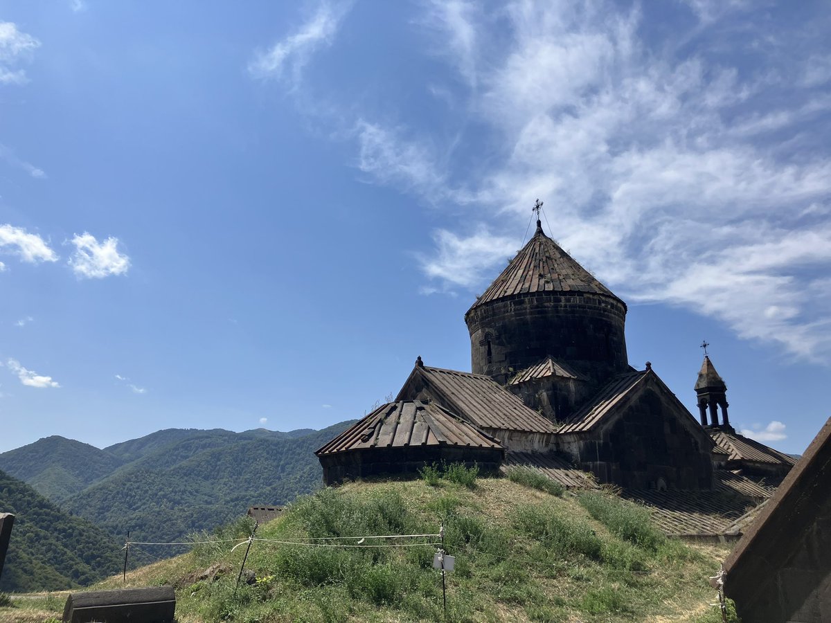MurielDomenach's tweet photo. Périple familial en Arménie🇦🇲, à travers montagnes,monastères,lac Sevan, usines, musées et spectacles.
Au bout de l’histoire pluri-millénaire d’une survie,une mémoire vivante de l’humanité.
Une nouvelle géopolitique aussi.
Խաղաղություն Ձեզ/la paix soit avec vous, amis Arméniens. https://t.co/LZSIo8bJMt