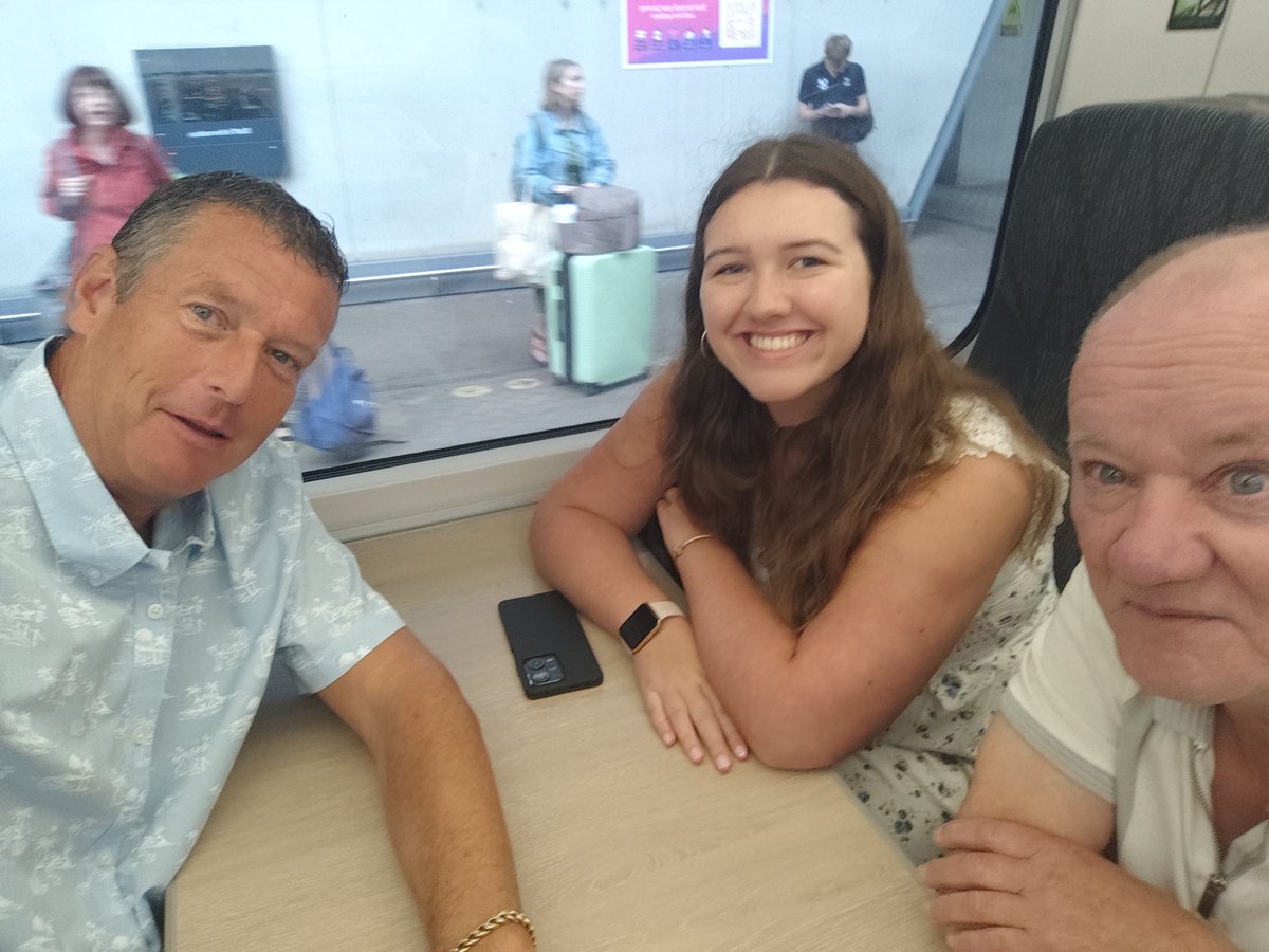 Bristol here we come ⚽
Come on <a href="/CAFCofficial/">Charlton Athletic FC</a> 🙏