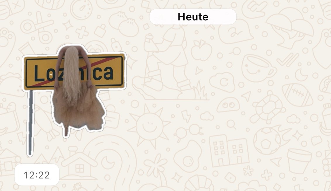 ulazim na wa tamo me docekuje STIKER GODINE
