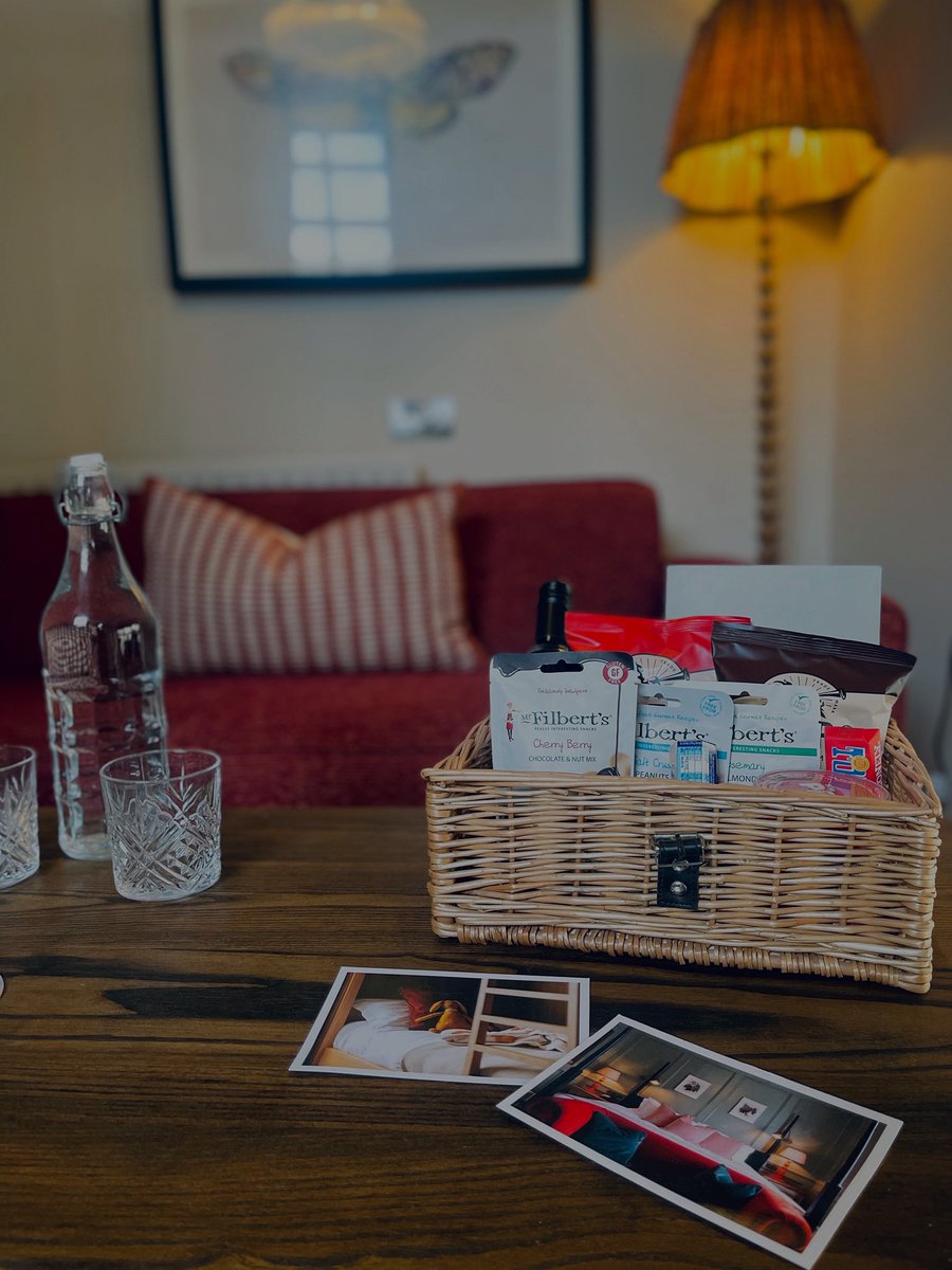 LambHindon's tweet image. Who doesn’t want a treat while you’re enjoying your getaway?!

Our snack baskets are the perfect excuse to treat yourself during your stay 🛌❤️ 

#youngspubs #pubwithrooms #addedextras #wiltshire #weekendaway #getaway #countryside