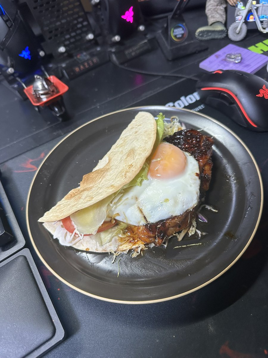 余ったトルティーヤで
モスの照り焼きチキン再現してみた

美味い