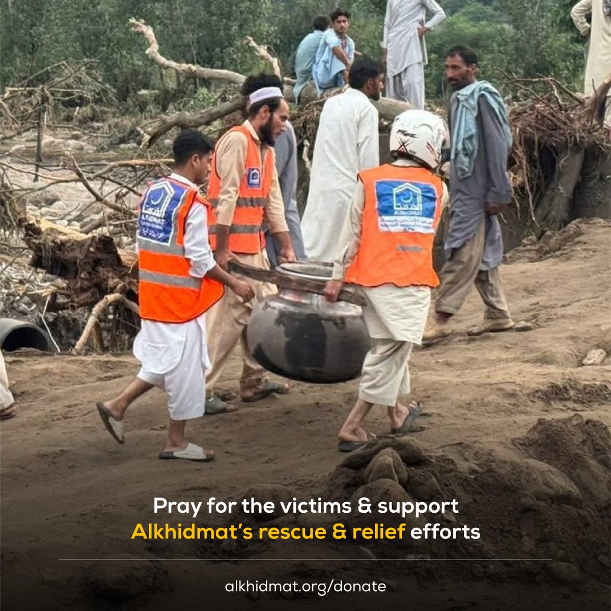 🚨 Flash Flood Emergency in KP, Gilgit &amp; AJK

💔 300+ lives lost, dozens injured &amp; many missing. Thousands displaced as entire villages are swept away.

In this tragedy, Alkhidmat volunteers are on the ground — rescuing families, running medical units, and distributing food &amp;