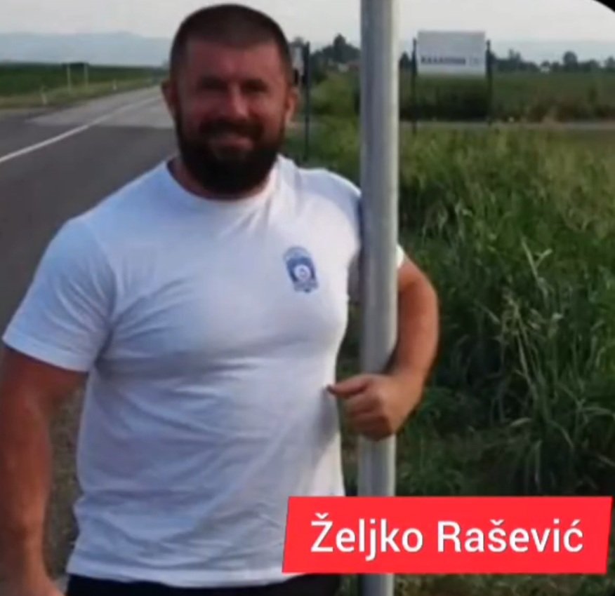 nenadalex's tweet photo. Željko Rasević krvnik pandur koji se izivljavao i tuko maloletnu decu u Valjevu.
Kako su njegova deca..
Dobro čuva ih tata a tudoj deci odvaljuje bubrege.
Majku ti majmunsku.
Nedo bog da nekom detetu nesto fali goreće Srbija. https://t.co/Za1gAPAyF2