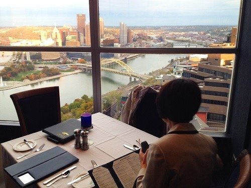 Pittsburgh's Golden Triangle is very walkable and many attractions are within walking distance from each other. This self-guided walking tour covers the highlights in architecture, history and culture.
#Pittsburgh  backpackandsnorkel.com/USA/Pittsburgh…