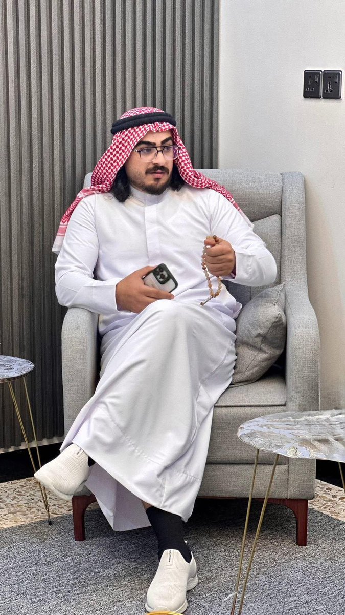 الى الاخوة في أمن الحشد الشعبي
وجهاز الأمن الوطني
هؤلاء ينتمون الى عائلة بعثية حقيرة
يسكنون في السابق بتكريت بمنطقة الدور يعني دوريين
وهسه مسوين انفسهم سادة ياسريين يسكنون البصرة زعزعوا أمن البصرة بفترة تشرين وحاليا يحرضون على الزوار الإيرانيين
وارتباطهم مخيف جدا أخذوا الحذر