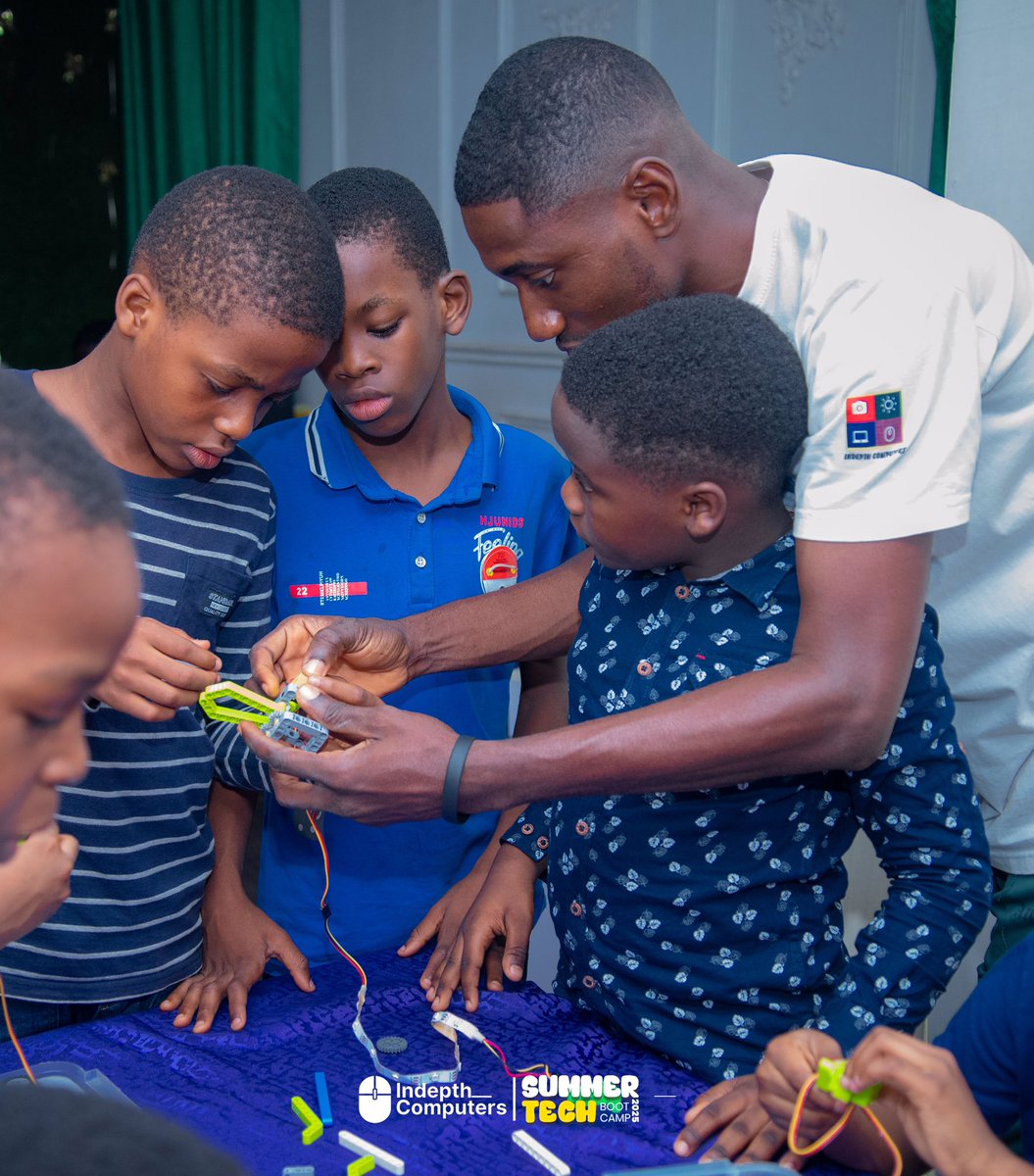 Indepthcomputer's tweet image. From assembling circuits to showcasing their creations, our robotics class brings imagination to life. 🤖✨
Just one of the many perks of creativity at In-depth Computers. 
#techkids #indepthcomputers