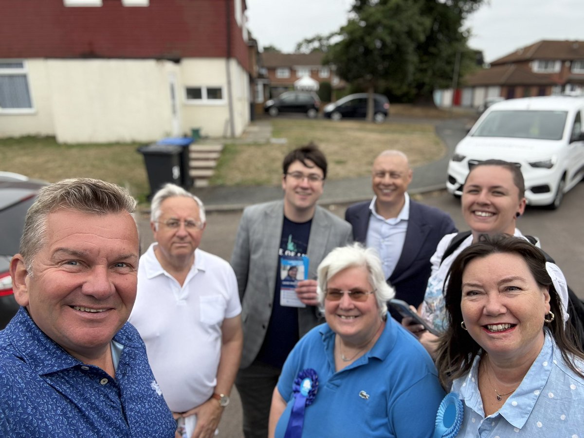 MrSimonDudley's tweet image. Fantastic to be out with @DrBenSpencer and the @RWCA_news team campaigning for Surrey CC and Runnymede BC - Addlestone South Ward elections next week.

Vote for Shannon, Howard and Mike!

Here with the @WindsorTories association team 👇