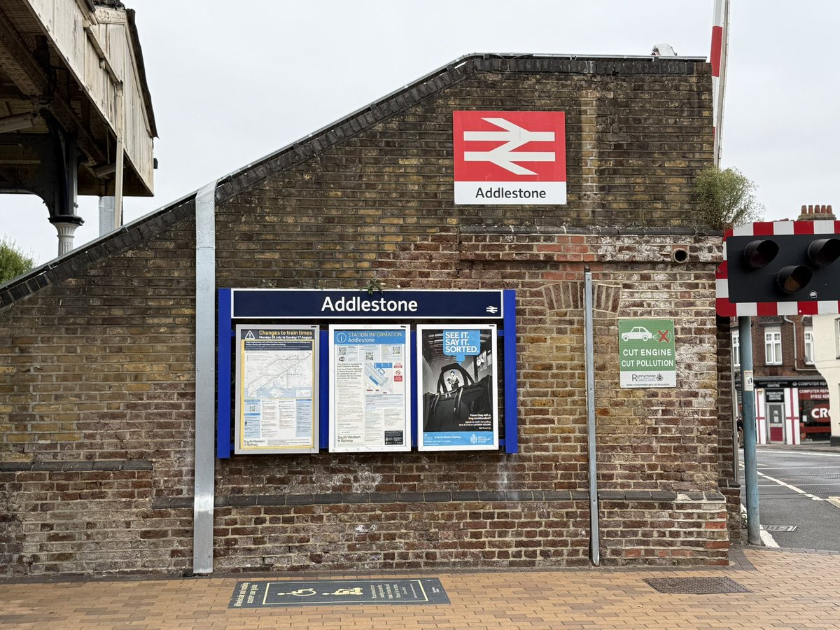MrSimonDudley's tweet image. Fantastic to be out with @DrBenSpencer and the @RWCA_news team campaigning for Surrey CC and Runnymede BC - Addlestone South Ward elections next week.

Vote for Shannon, Howard and Mike!

Here with the @WindsorTories association team 👇