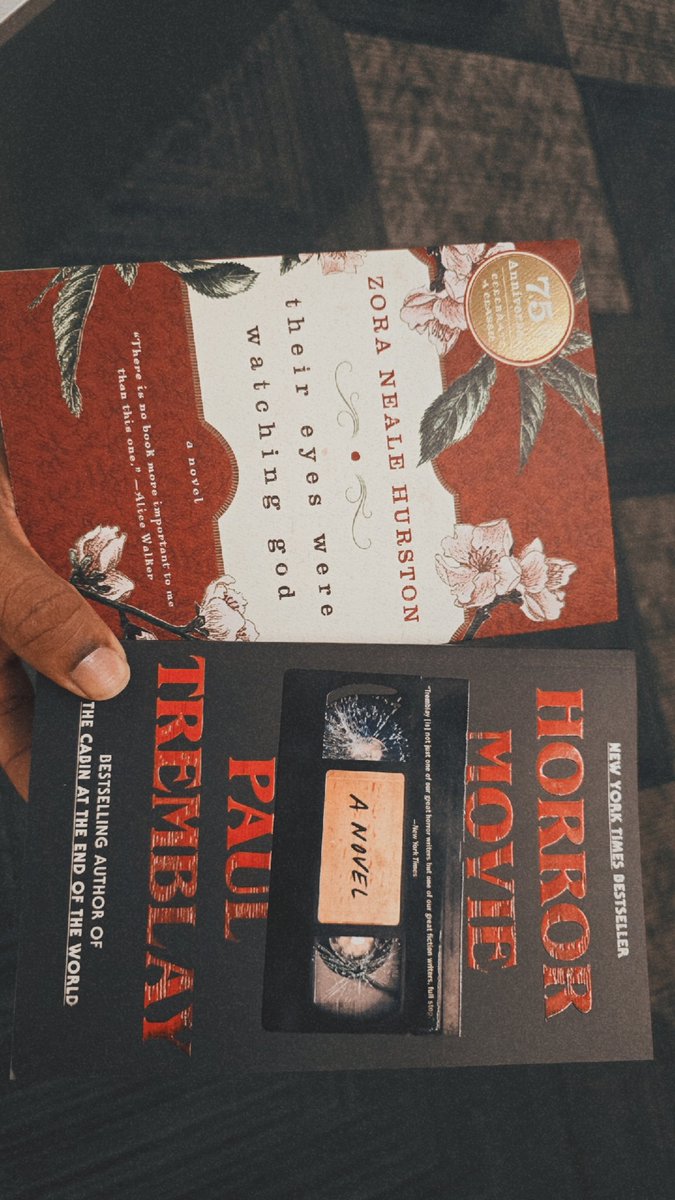 JUJUR0SE_'s tweet image. Grabbed these at the airport 📖

#booklovers 
#readingisfundamental